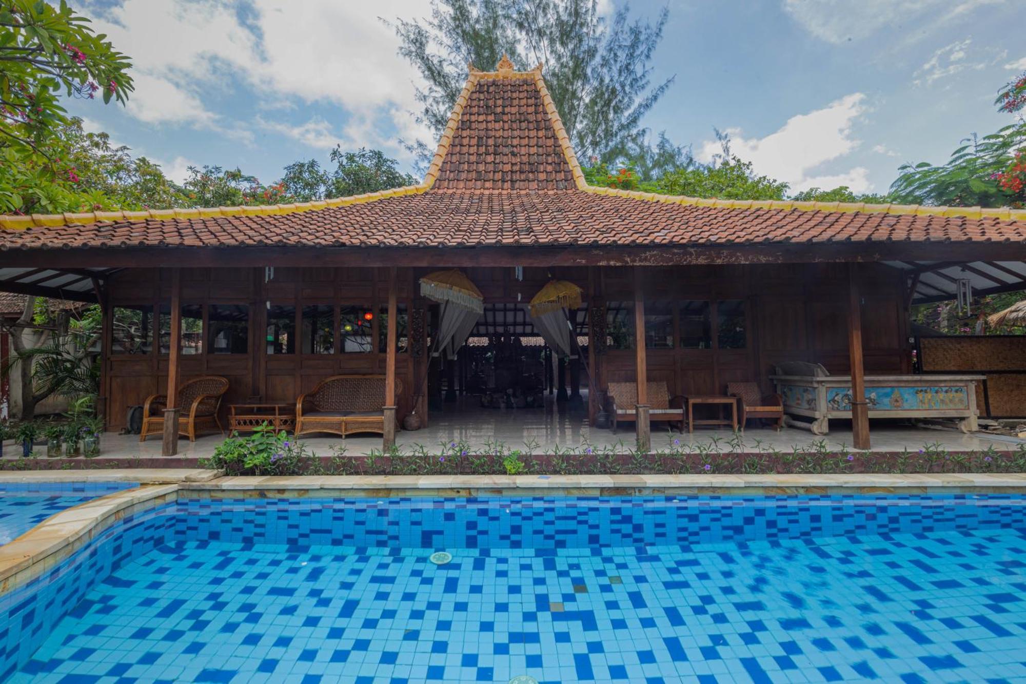 โรงแรม โอมาห์ กิลี กิลิไอร์ ภายนอก รูปภาพ