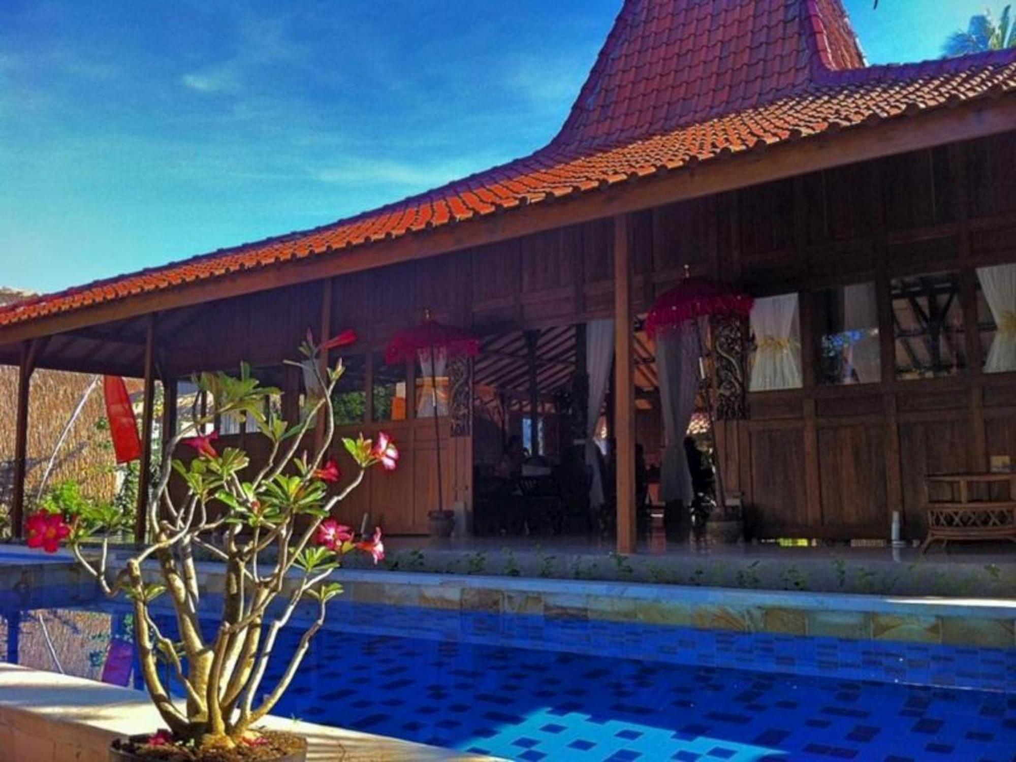 โรงแรม โอมาห์ กิลี กิลิไอร์ ภายนอก รูปภาพ